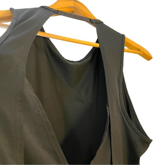 Nike black tank top for workout, back is cut out.‎ NWOT size L - Picture 5 of 5